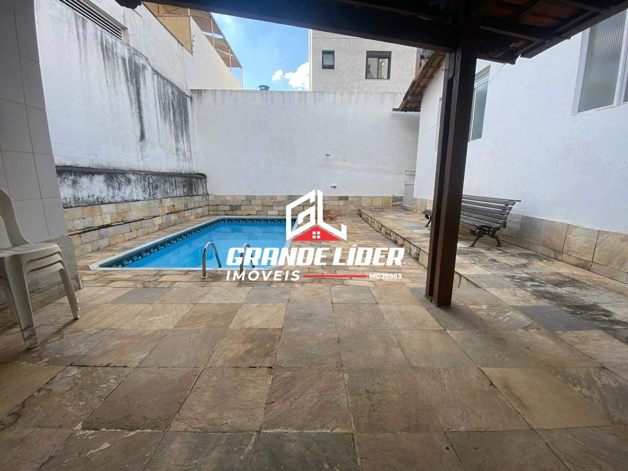 Casa à venda no Itapoã: 