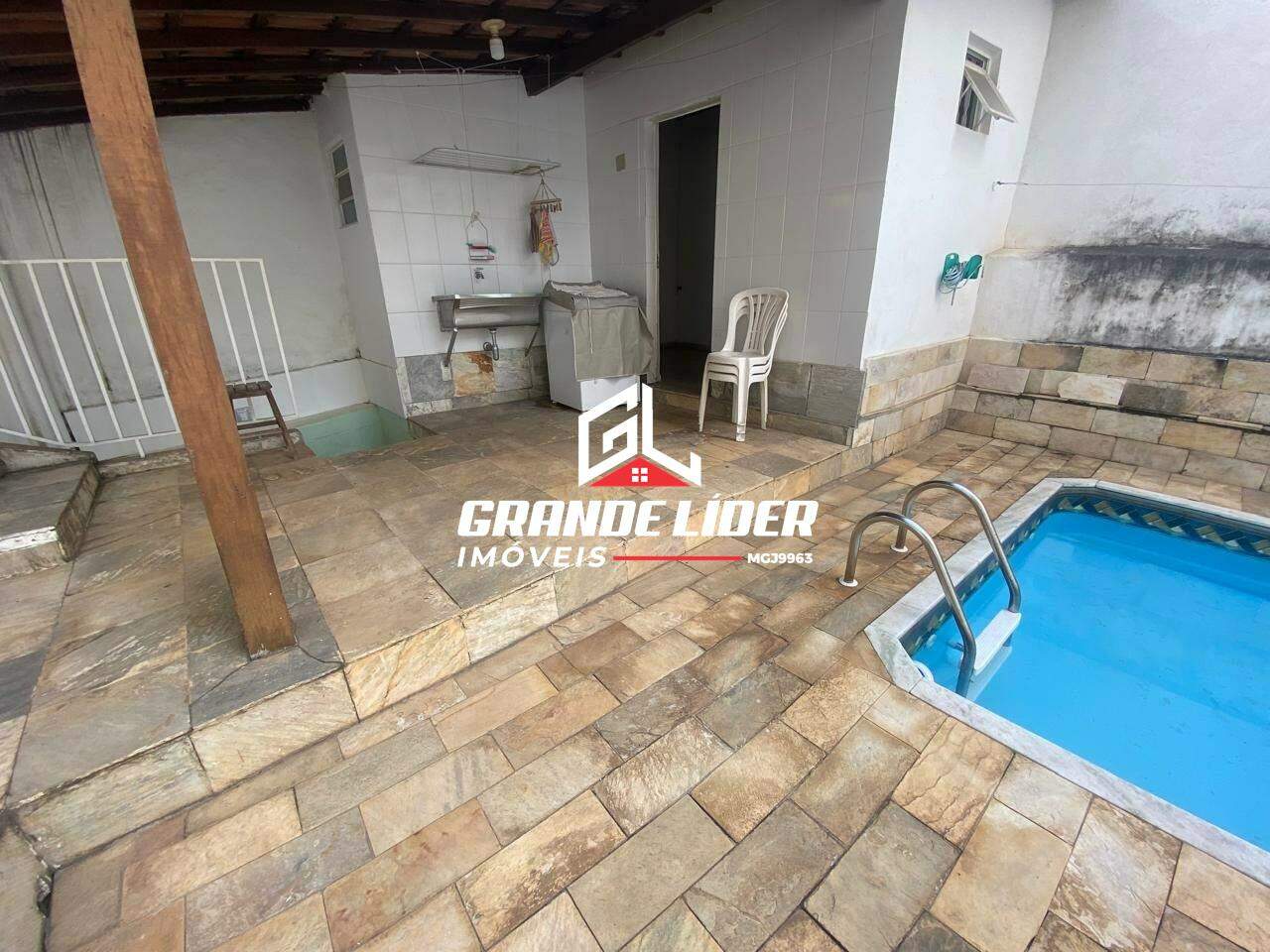 Casa à venda no Itapoã: 