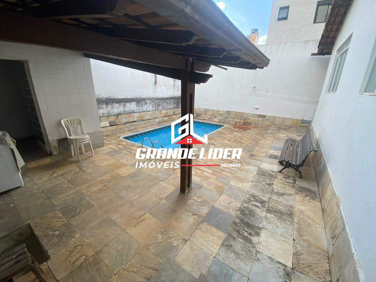 Casa à venda no Itapoã: 