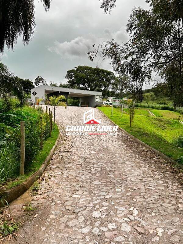 Casa em Condomínio à venda no Universitário: 