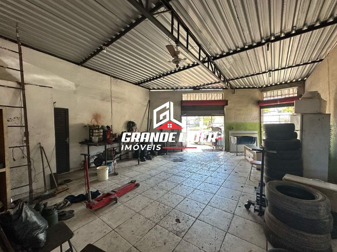 Loja à venda no Perobas 2 : 