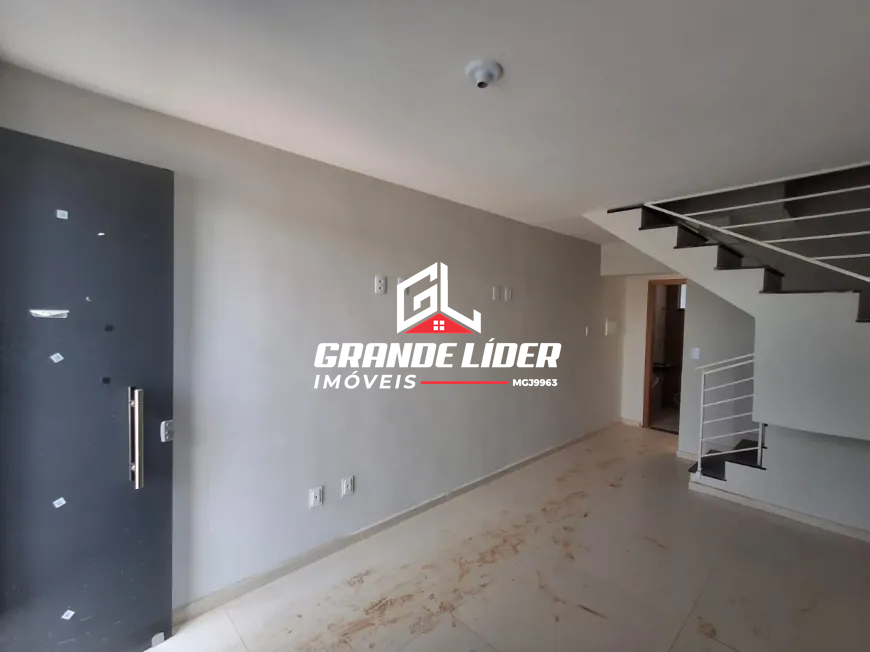 Casa Geminada à venda no Duque de Caxias: 