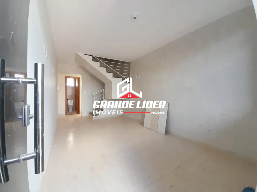 Casa Geminada à venda no Duque de Caxias: 