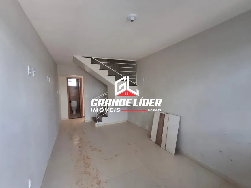 Casa Geminada à venda no Duque de Caxias: 