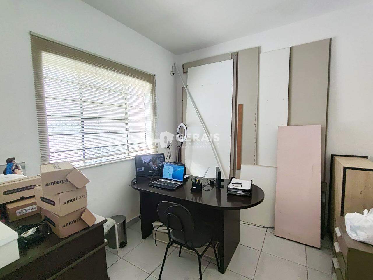 Casa para aluguel no CENTRO: 06- QUARTO 01