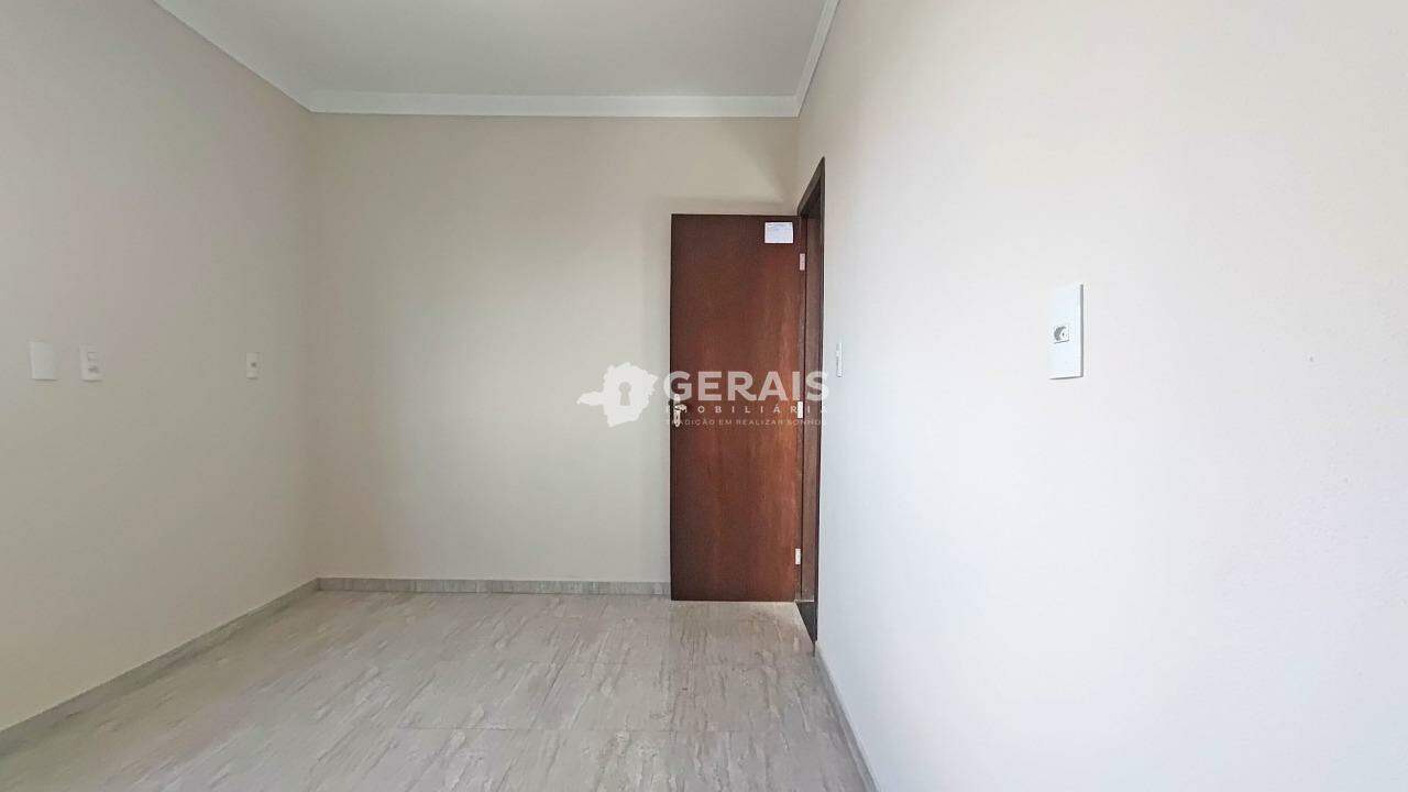 Apartamento para aluguel no REALENGO: 07- QUARTO SUÍTE