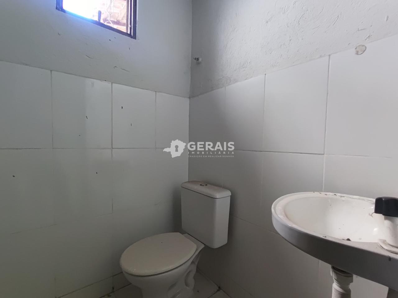 Casa para aluguel no CENTRO: 07- BANHO SOCIAL 01