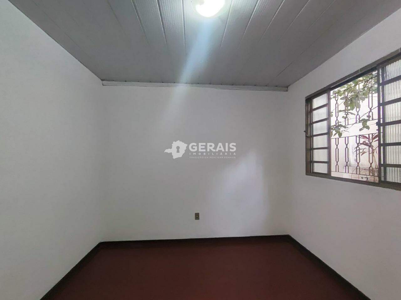 Casa Comercial para aluguel no CENTRO: 07- QUARTO SUÍTE