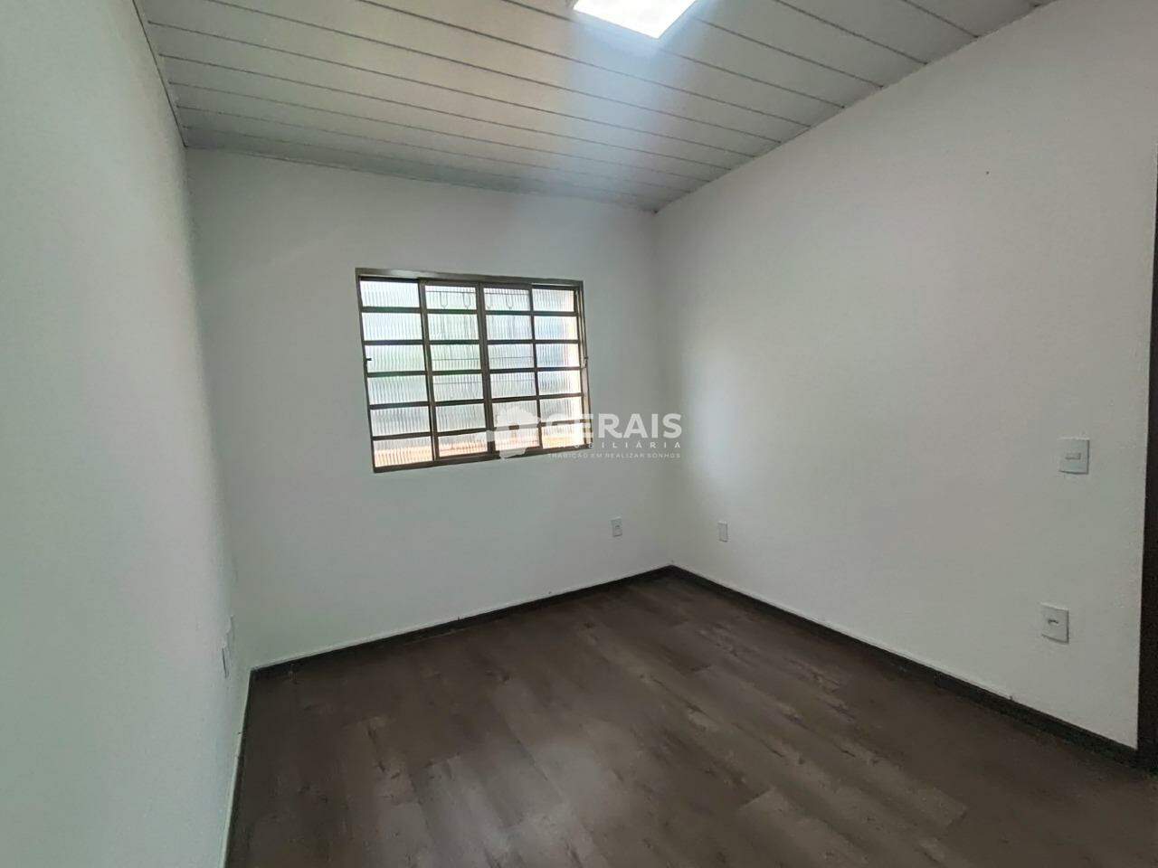 Casa Comercial para aluguel no CENTRO: 05- QUARTO 01