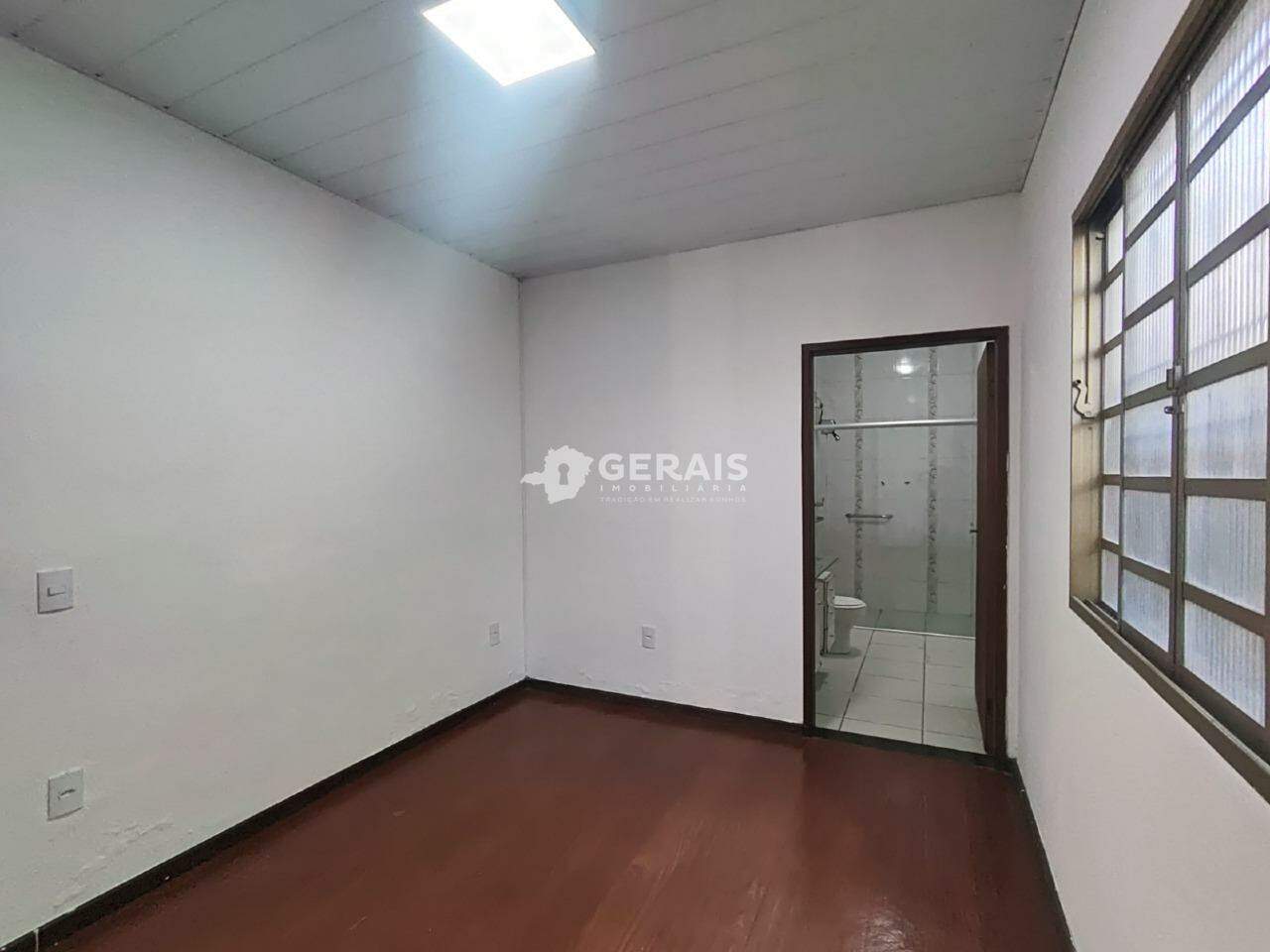 Casa Comercial para aluguel no CENTRO: 08- QUARTO SUÍTE