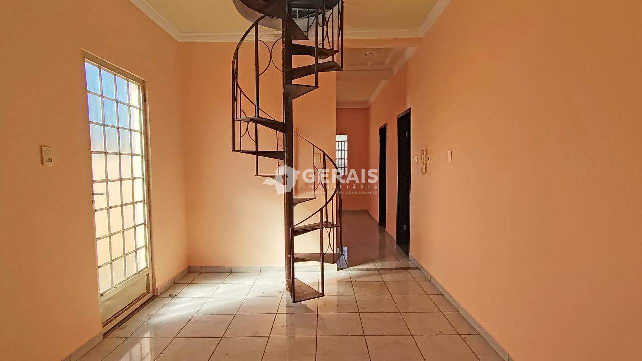Apartamento para aluguel no JUZA FONSECA: 05- COPA