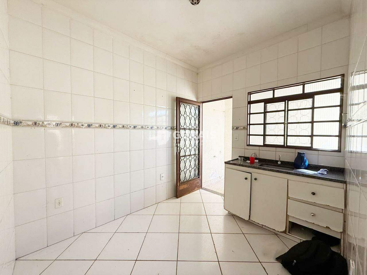 Casa à venda no BELVEDERE: 06 - COZINHA