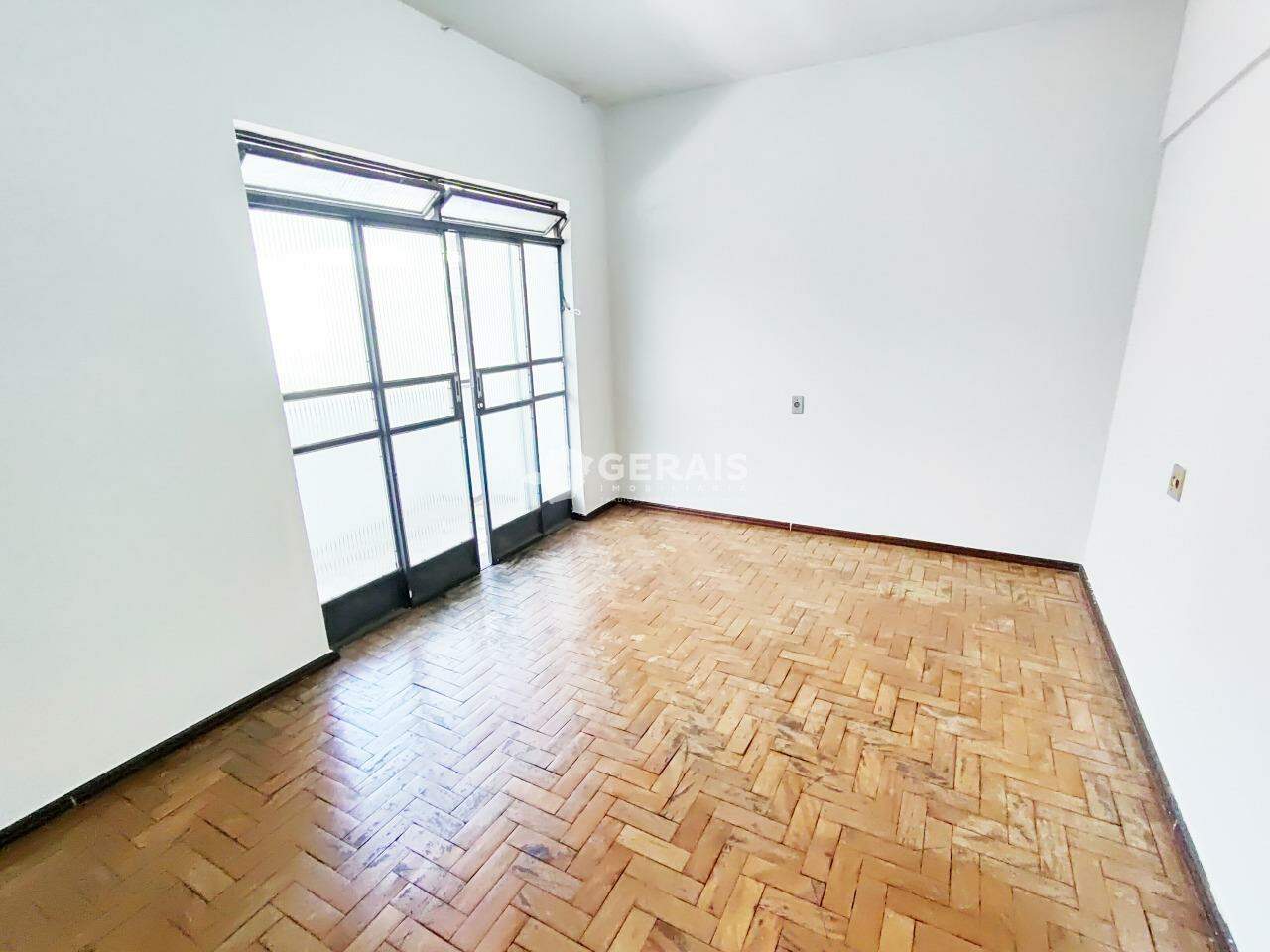 Apartamento para aluguel no CENTRO: 05 - QUARTO 01