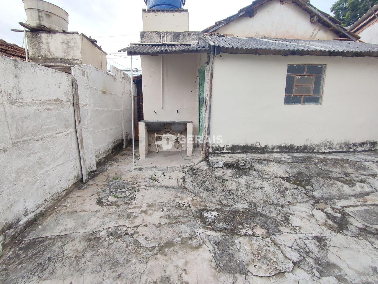 Casa para aluguel no AFONSO PENA: 08- ÁREA DE SERVIÇO