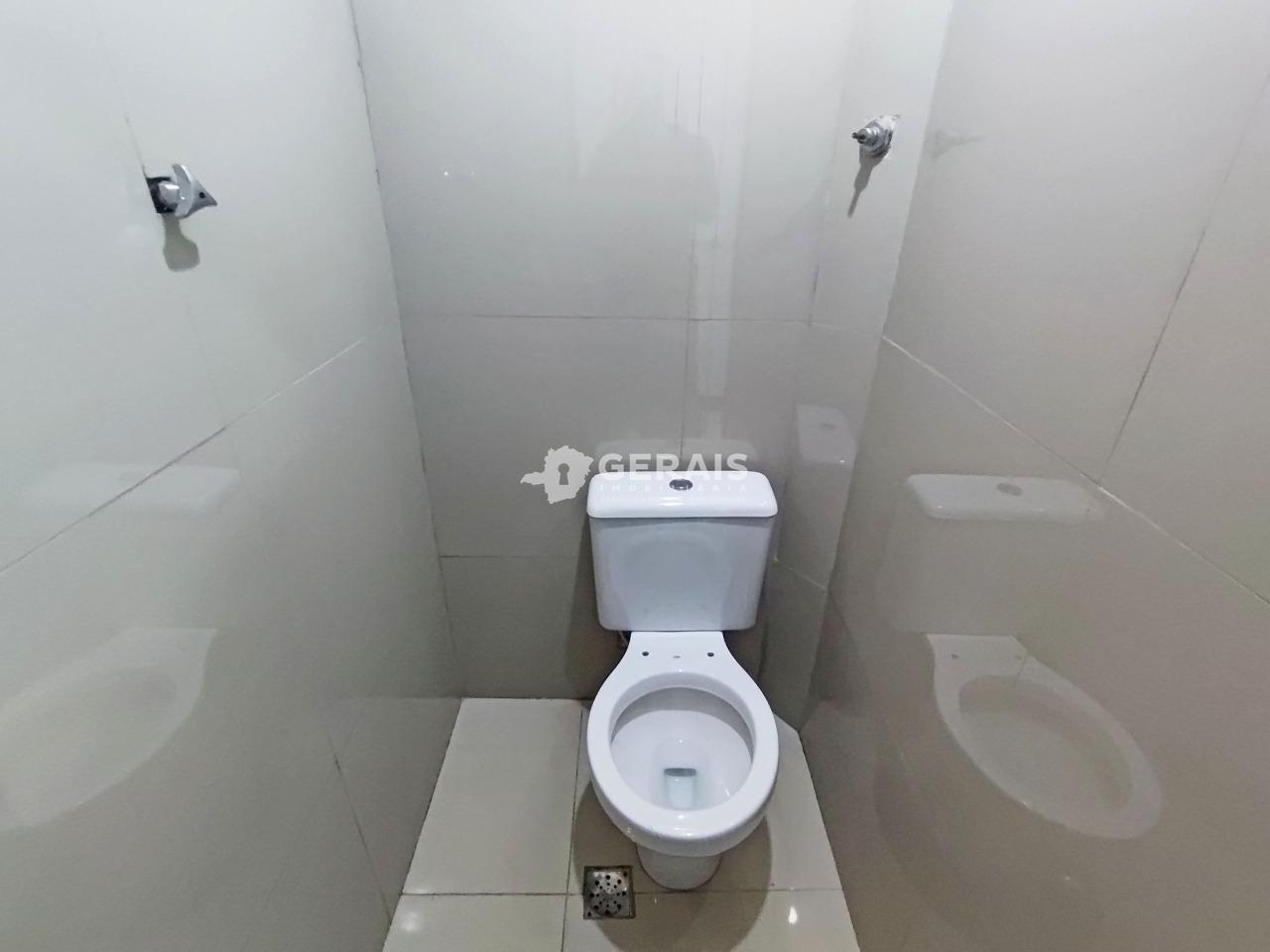 Loja para aluguel no CENTRO: 06- BANHEIRO