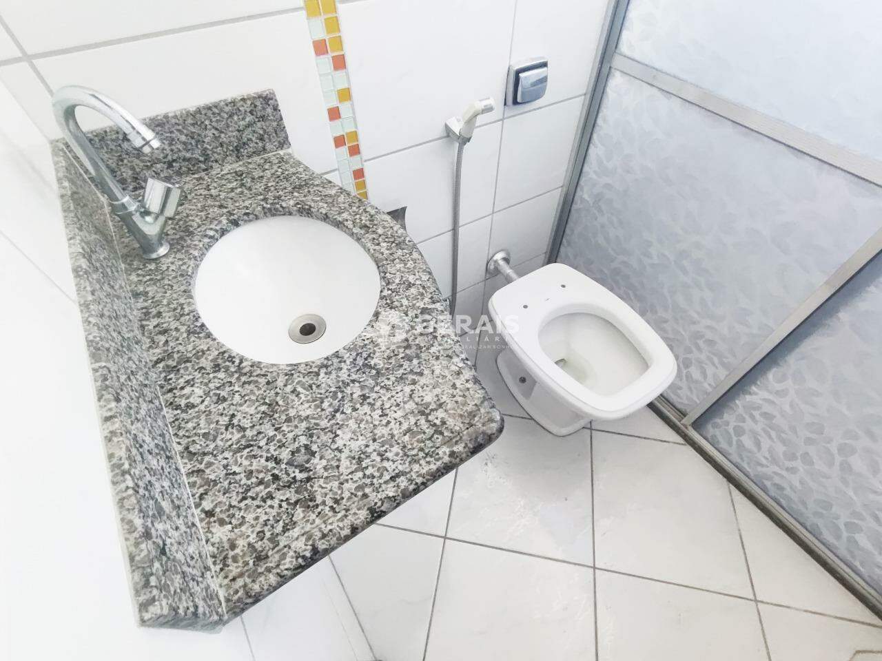 Kitnet para aluguel no AFONSO PENA: 05- BANHO SOCIAL