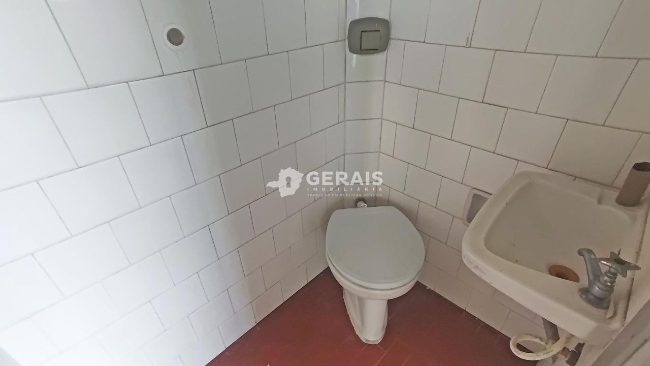 Casa para aluguel no CENTRO: 09- BANHO SOCIAL