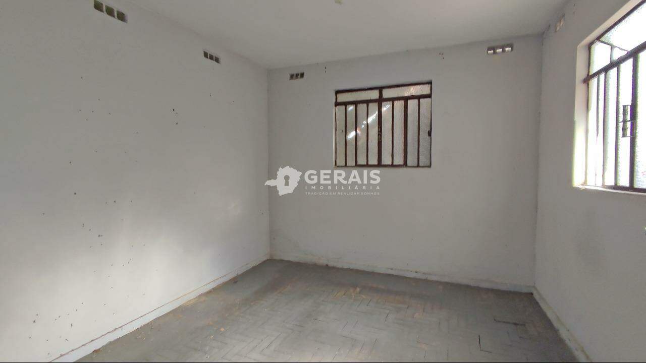 Casa para aluguel no NITERÓI: 05 - QUARTO 1