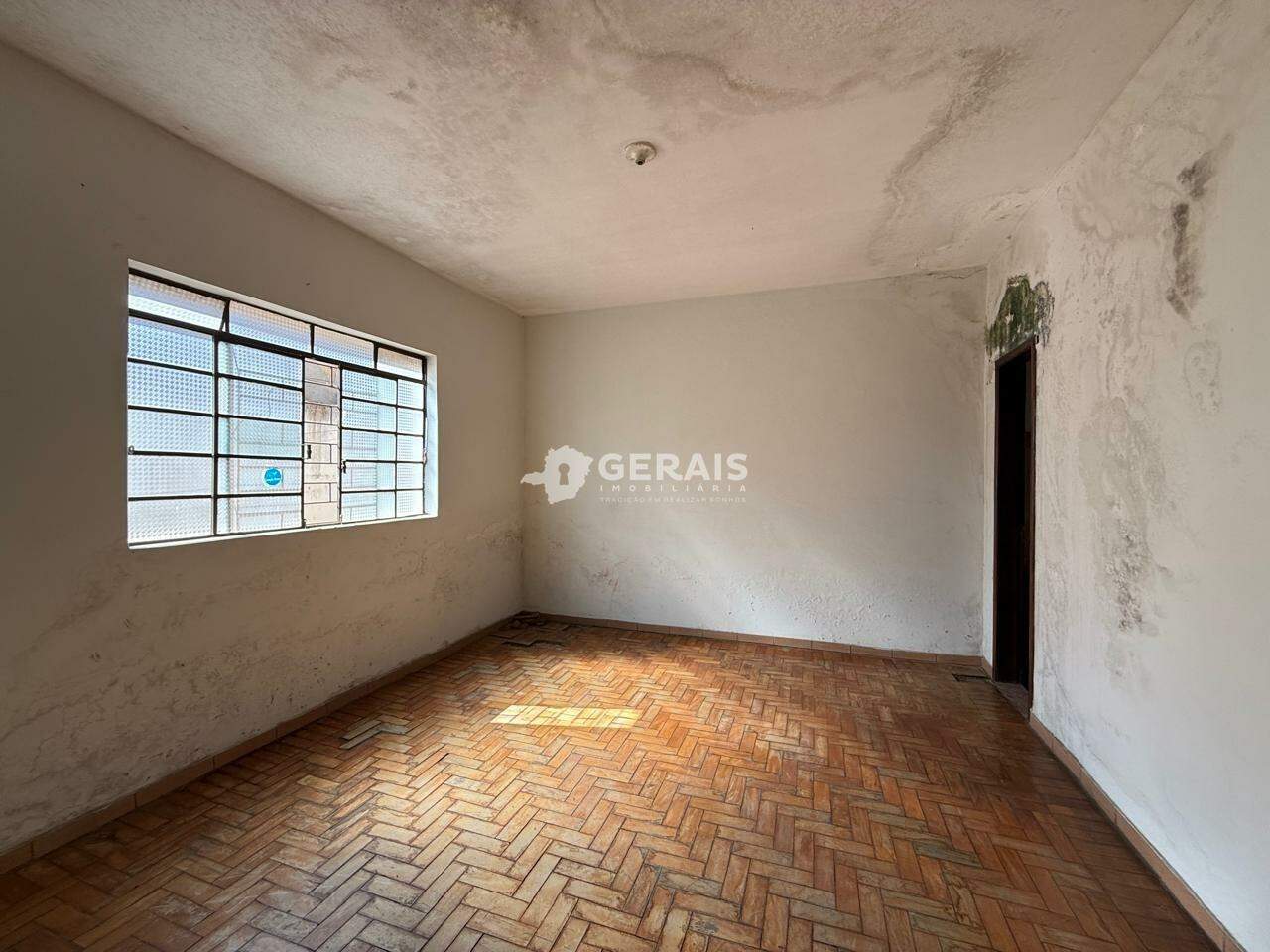 Casa à venda no CENTRO: 08- QUARTO SUÍTE