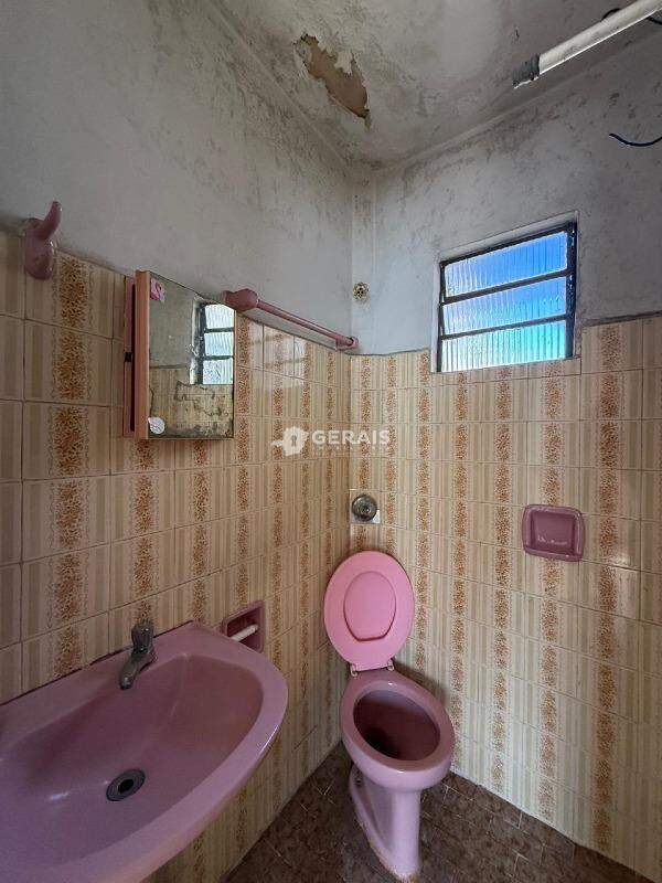 Casa à venda no CENTRO: 09- BANHO SUÍTE