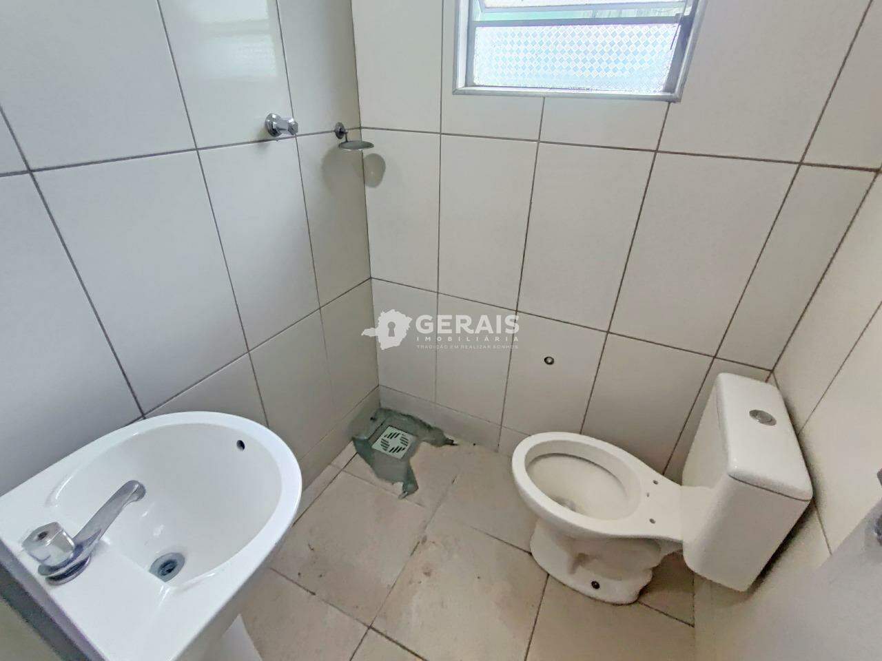 Casa para aluguel no PORTO VELHO: 07- BANHO SOCIAL