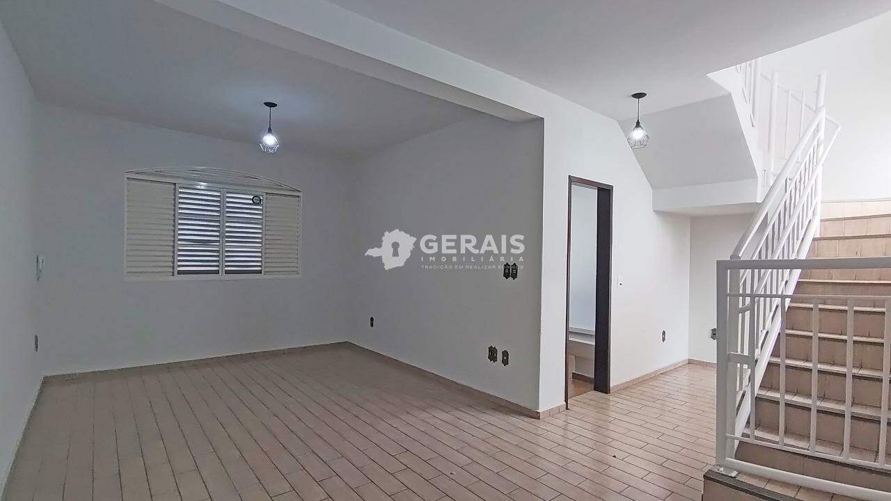 Casa para aluguel no SÃO JOSÉ: 04 - SALA 1° ANDAR