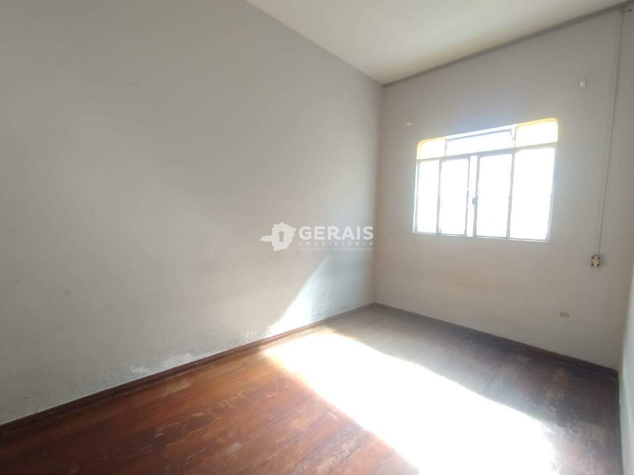 Casa Comercial para aluguel no LP PEREIRA: 04- QUARTO 01