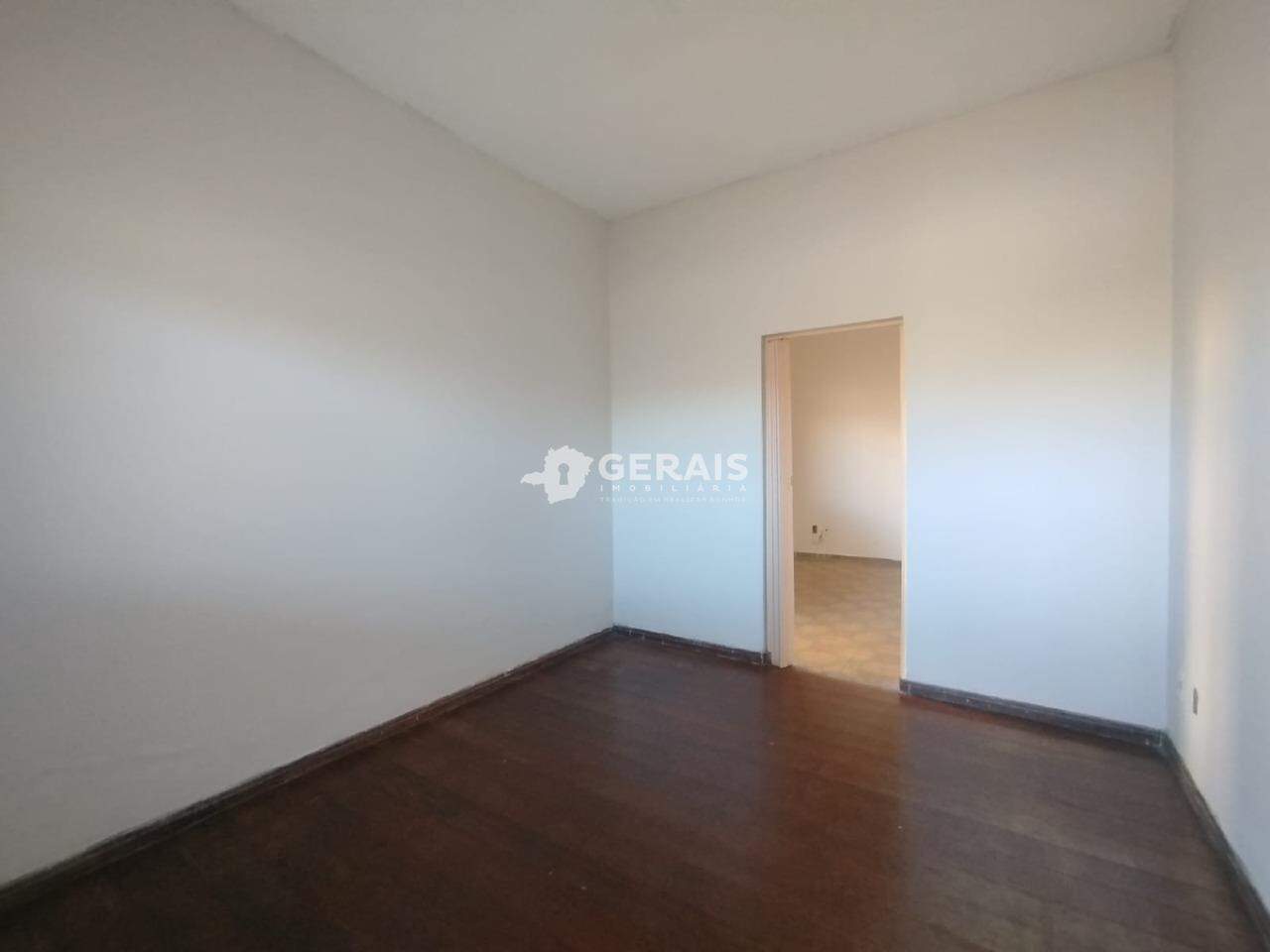 Casa Comercial para aluguel no LP PEREIRA: 03- SALA