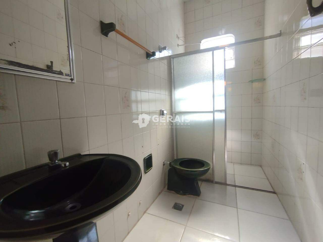 Casa Comercial para aluguel no LP PEREIRA: 06- BANHO SOCIAL