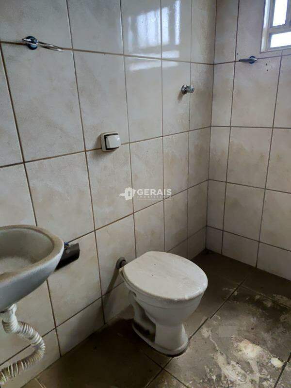 Casa Comercial para aluguel no CENTRO: 07 - BANHEIRO