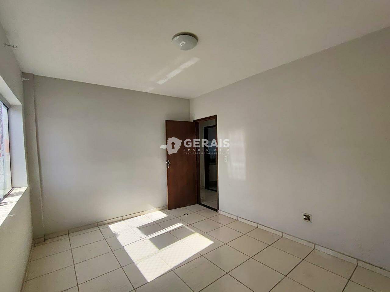 Apartamento para aluguel no BOM PASTOR: 05- QUARTO 01