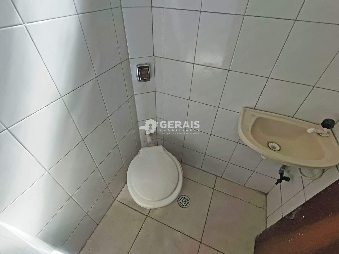 Loja para aluguel no CENTRO: 05- BANHEIRO