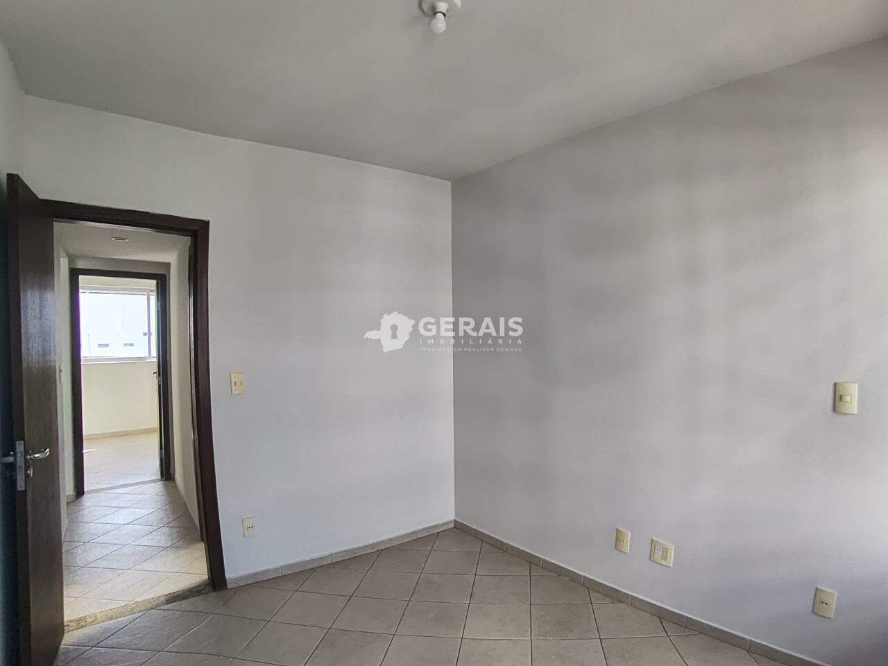 Apartamento para aluguel no CENTRO: 04- QUARTO 01