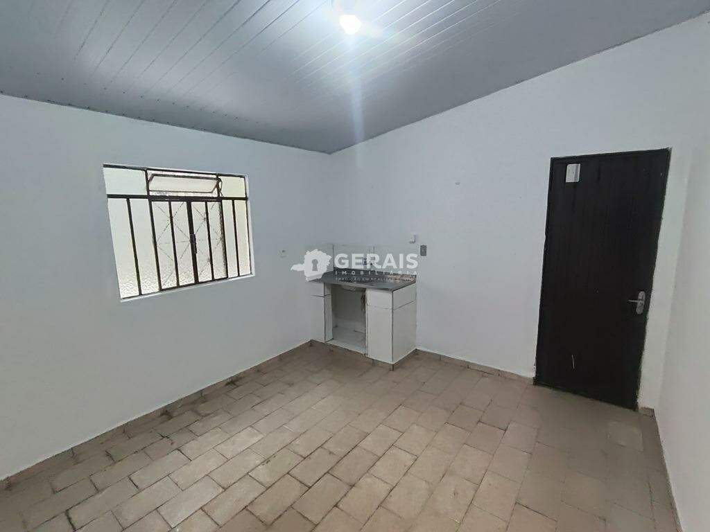 Casa para aluguel no CIDADE JARDIM: 08- COZINHA