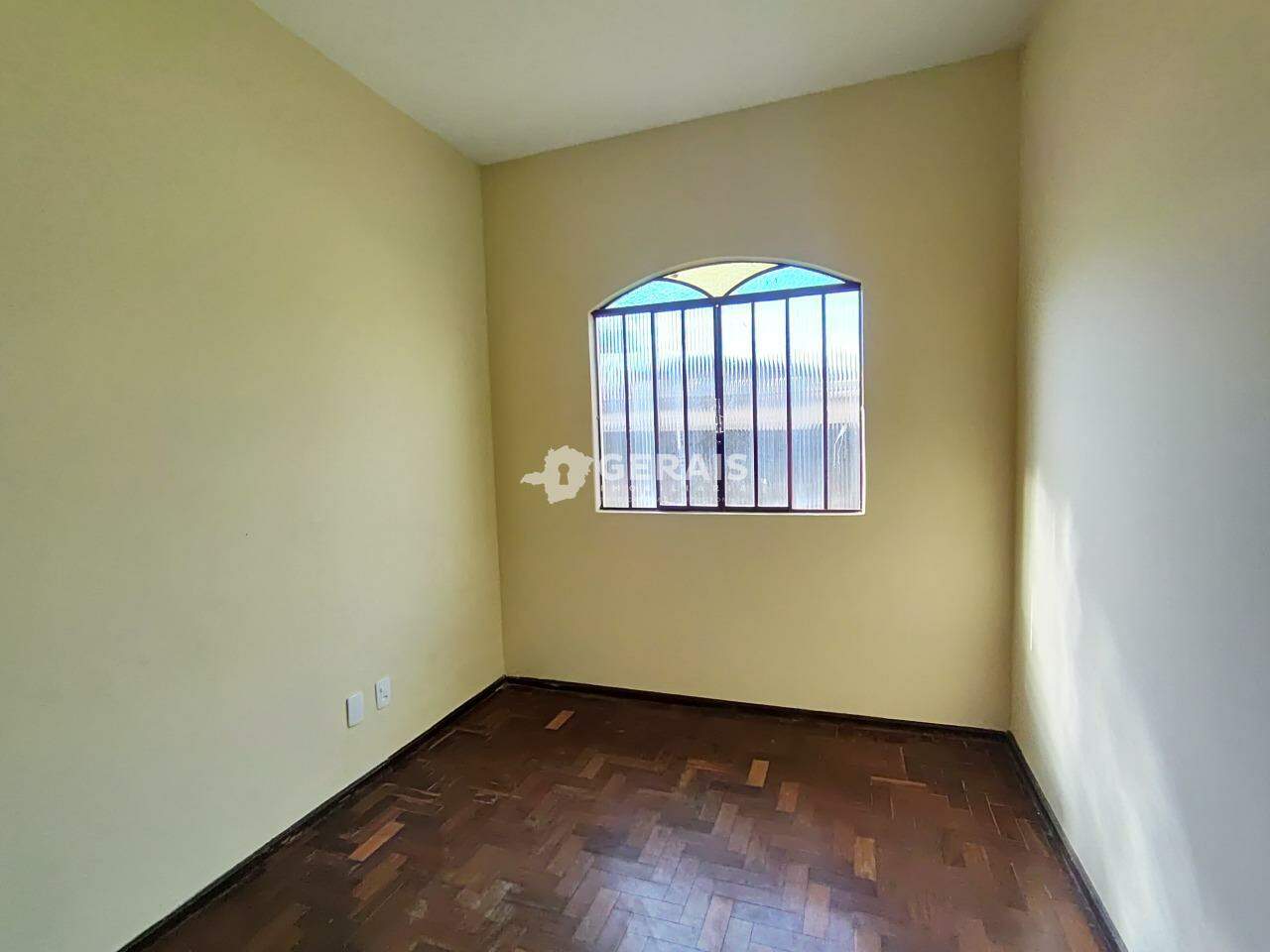 Casa para aluguel no PLANALTO: 04 - QUARTO 01