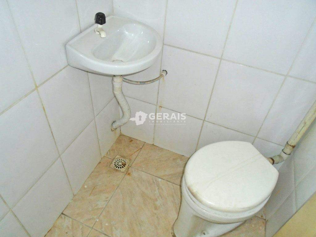 Loja para aluguel no NAÇÕES: 05- BANHEIRO