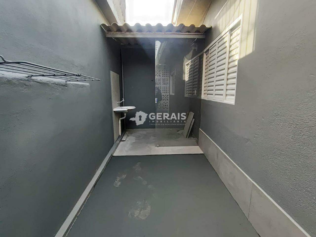 Casa para aluguel no PORTO VELHO: 10 - ÁREA DE SERVIÇO