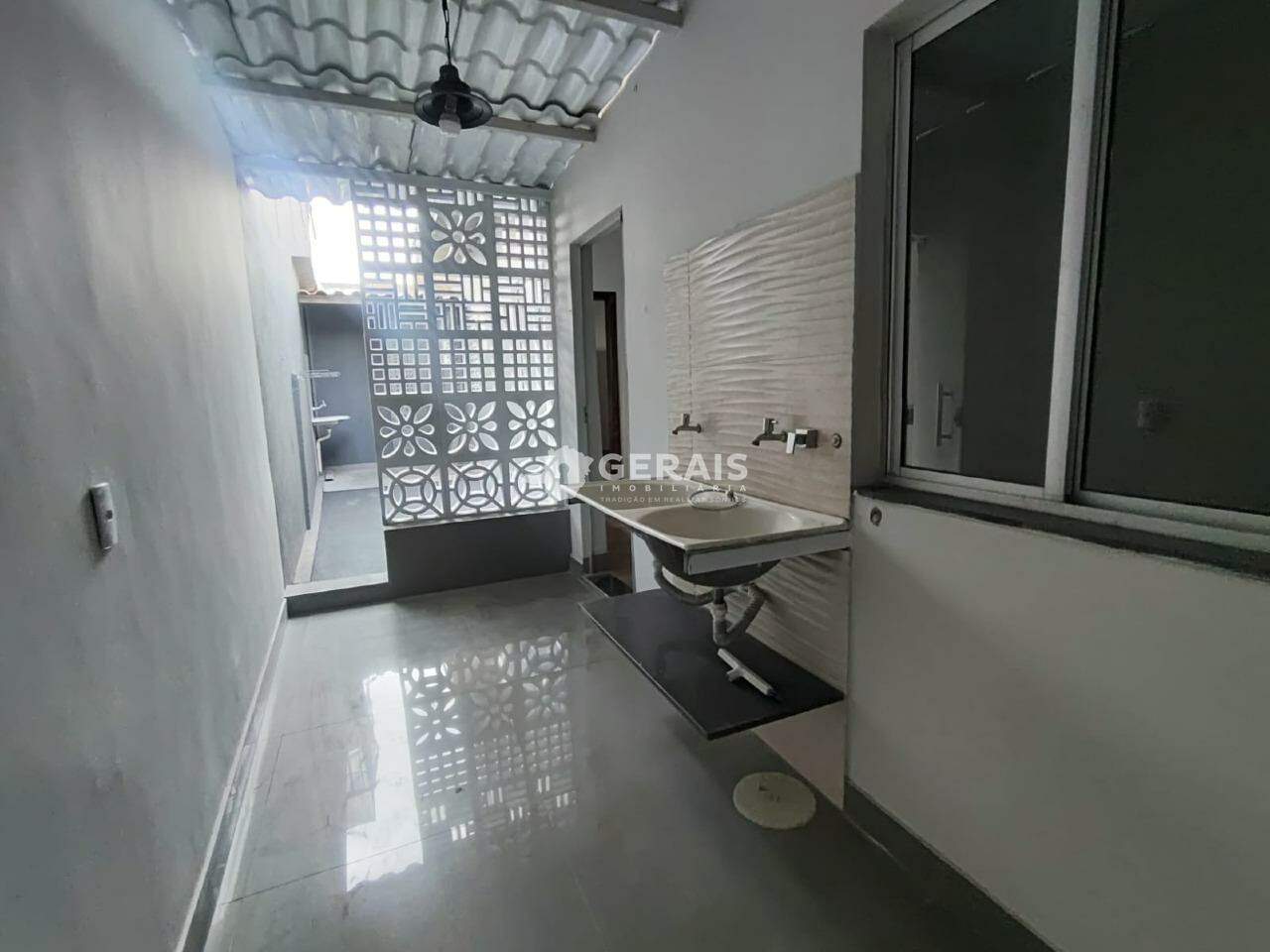Casa para aluguel no PORTO VELHO: 09 - ÁREA DE SERVIÇO