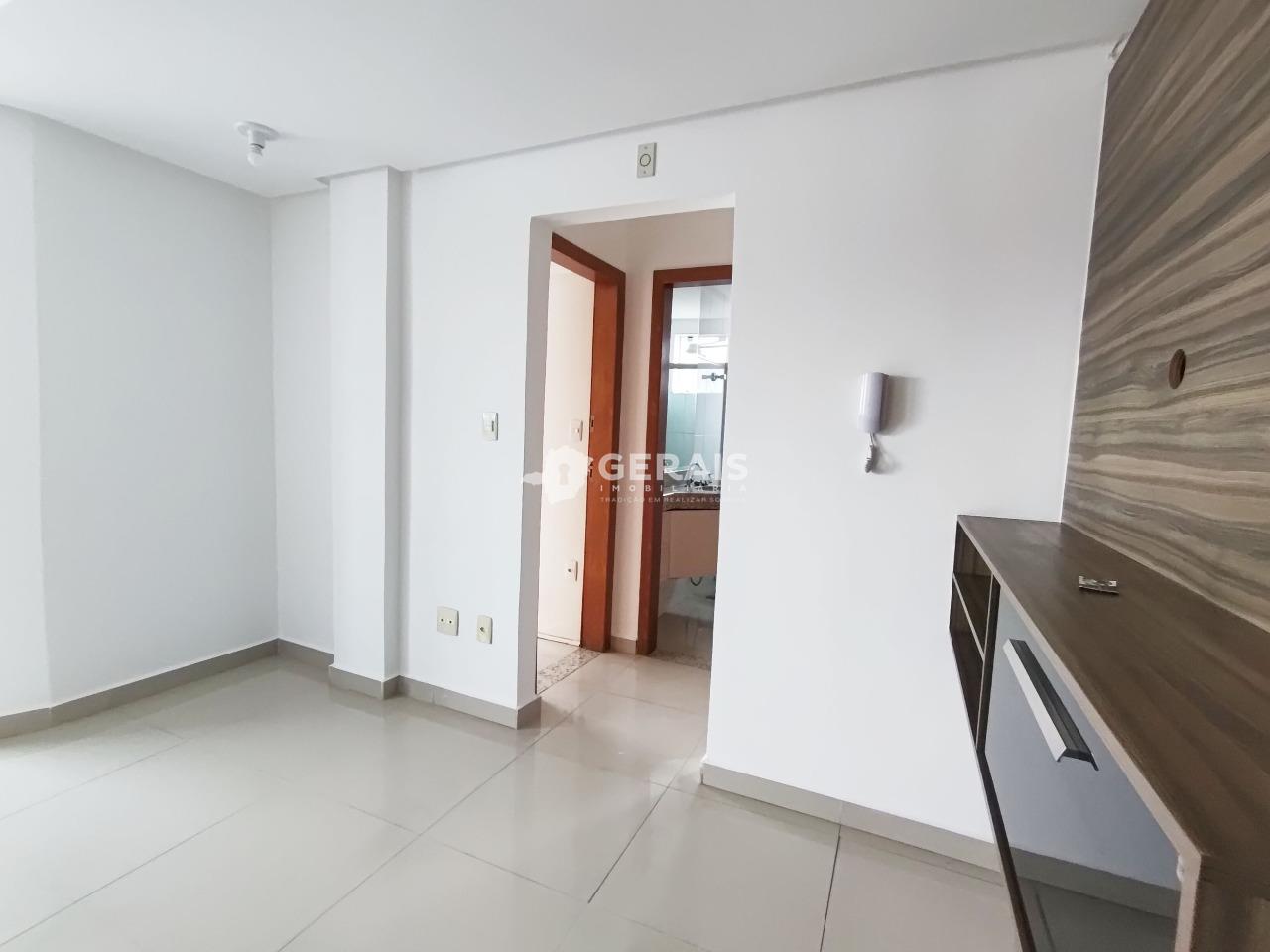 Apartamento à venda no CENTRO: 03 - SALA