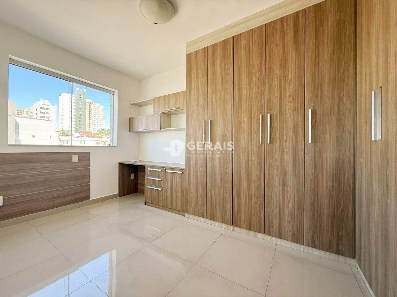 Apartamento à venda no CENTRO: 08 - QUARTO 01
