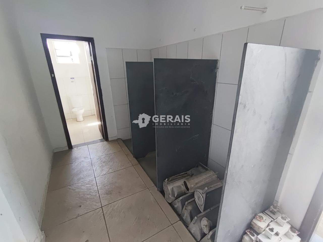 Lote para aluguel no ITAI: 06 - VESTIÁRIO