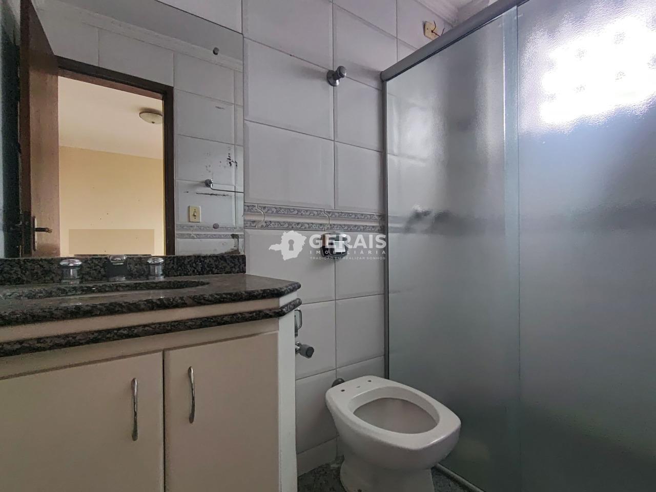 Apto Cobertura para aluguel no CENTRO: 07- BANHO SUÍTE 01