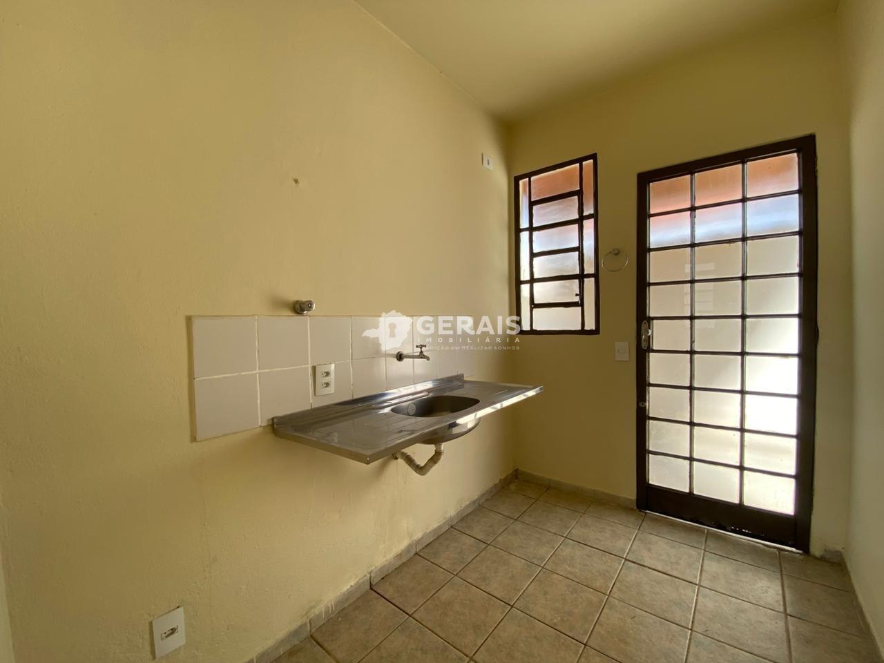 Casa para aluguel no RESIDENCIAL LAGOA DOS MANDARINS: 08- COZINHA