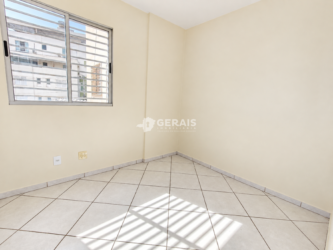 Apartamento à venda no CENTRO: 06- QUARTO 01