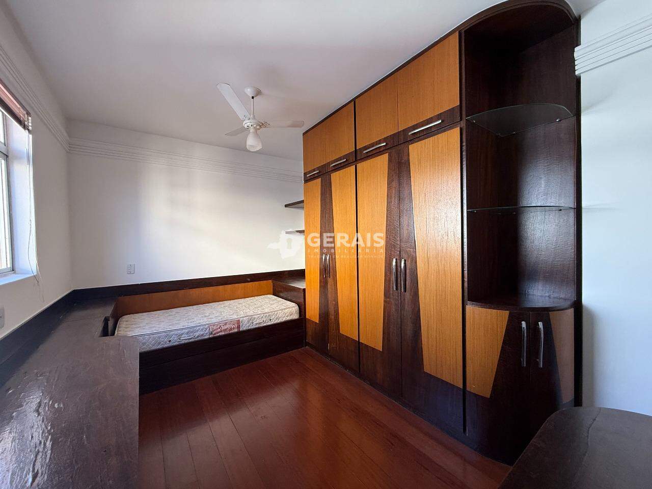 Apartamento para aluguel no CENTRO: 05- QUARTO 01