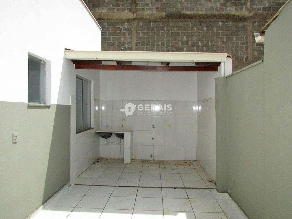 Casa para aluguel no REALENGO: 09- ÁREA DE CLARIDADE