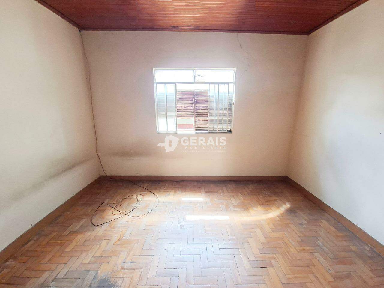 Casa para aluguel no CENTRO: 05- QUARTO 02