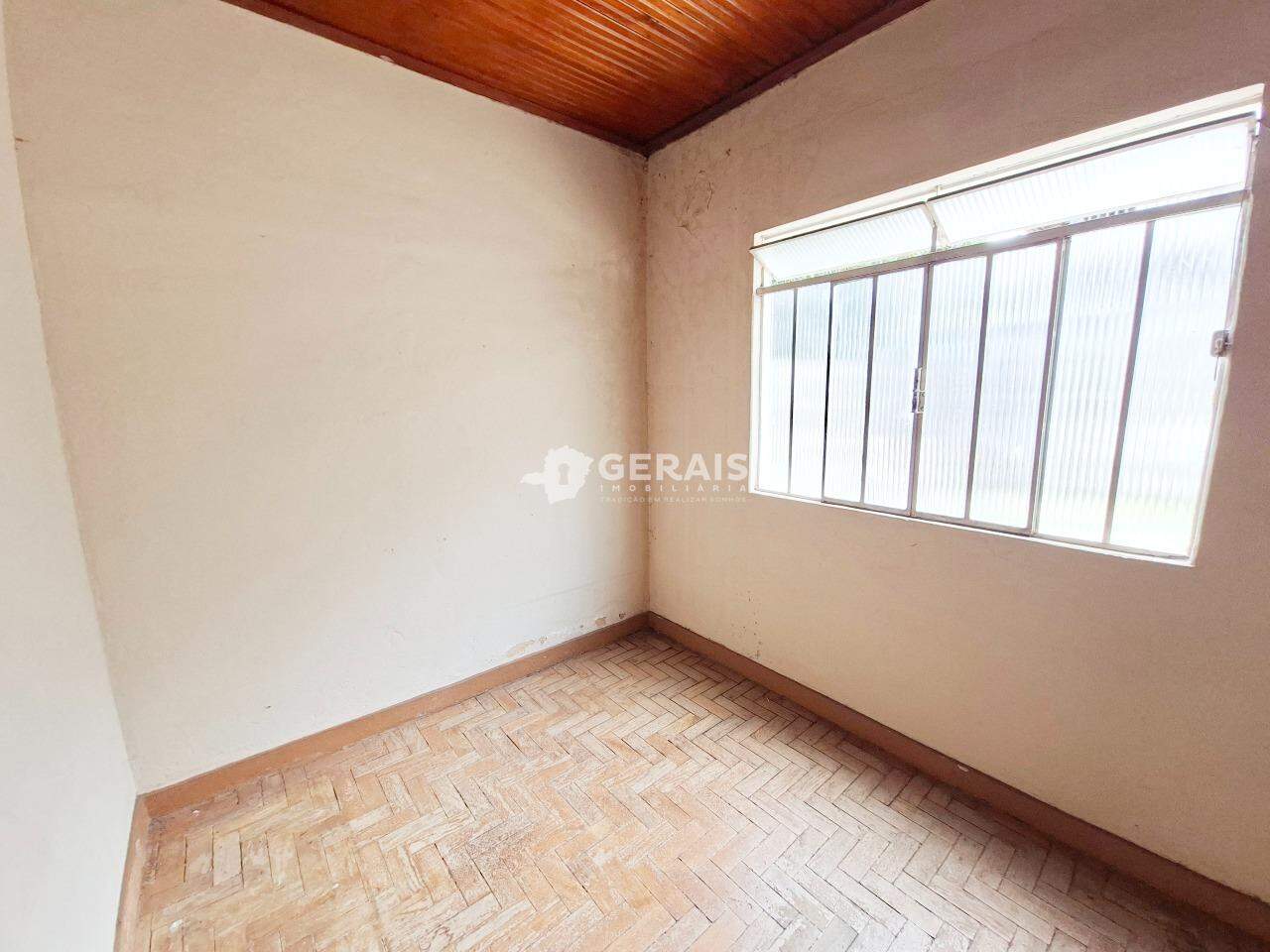 Casa para aluguel no CENTRO: 04- QUARTO 01