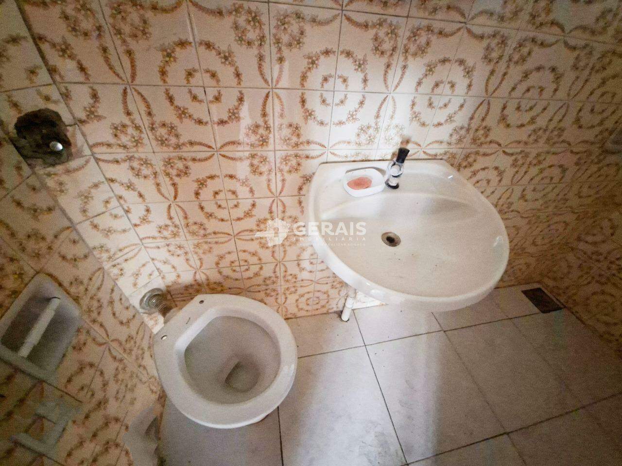 Casa para aluguel no CENTRO: 07- BANHO SOCIAL