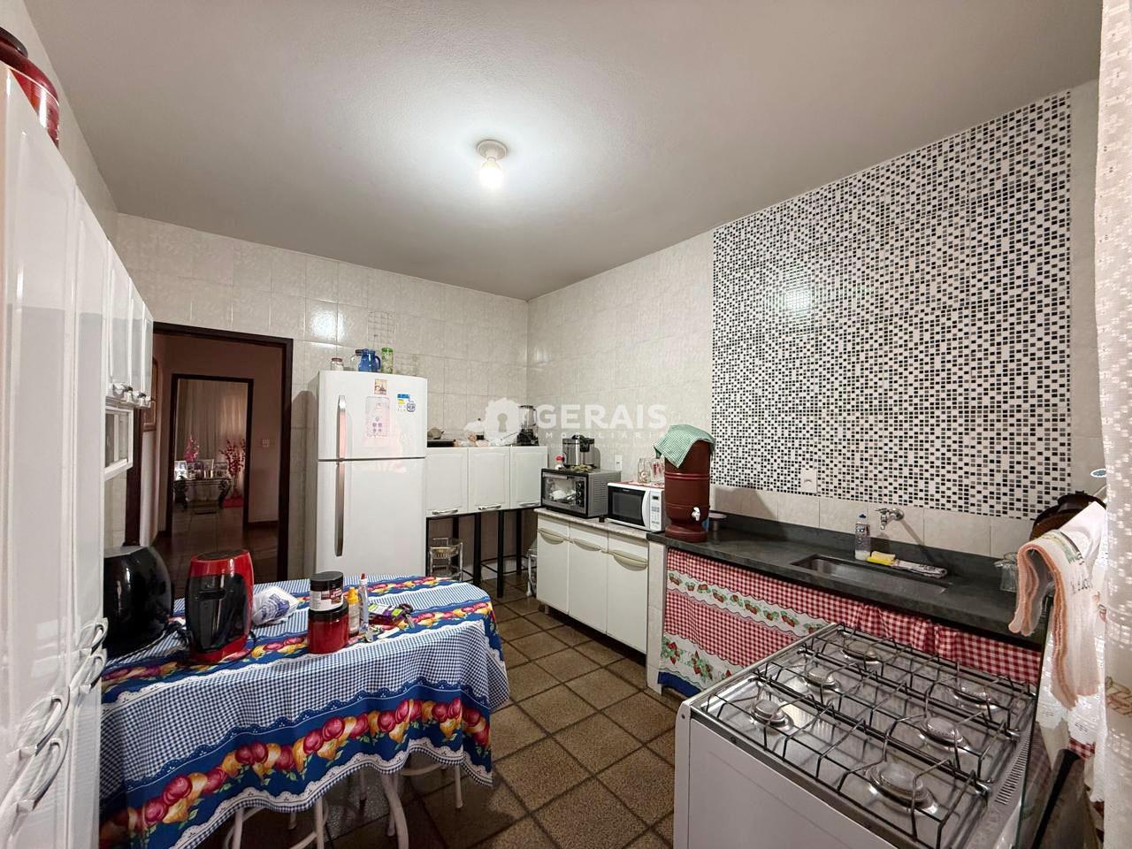 Casa à venda no MANOEL VALINHAS: 06- COZINHA 02